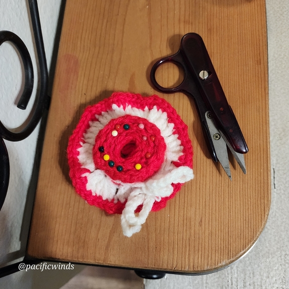 20+ ITEMS! LOT OF MIXED SEWING / CRAFT NOTIONS - Picture 1 of 14